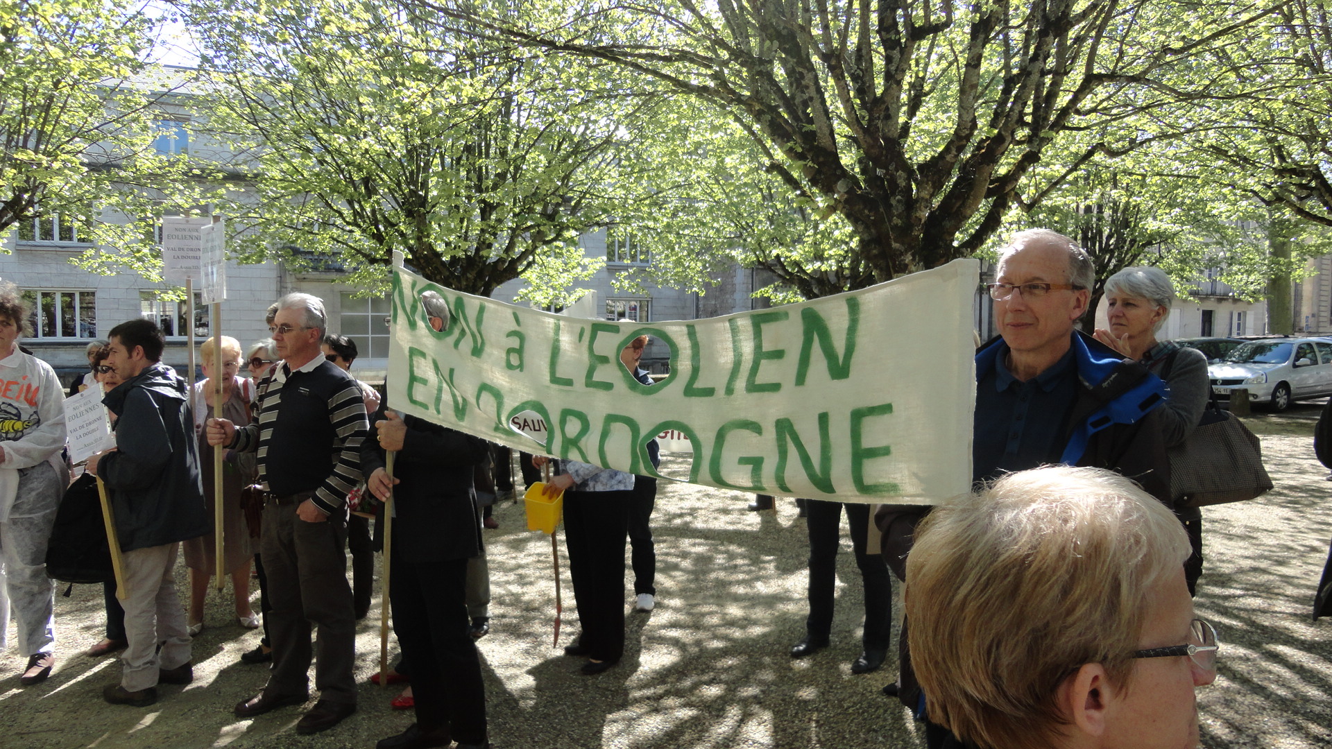 Non aux eoliennes dans la foret de la Double