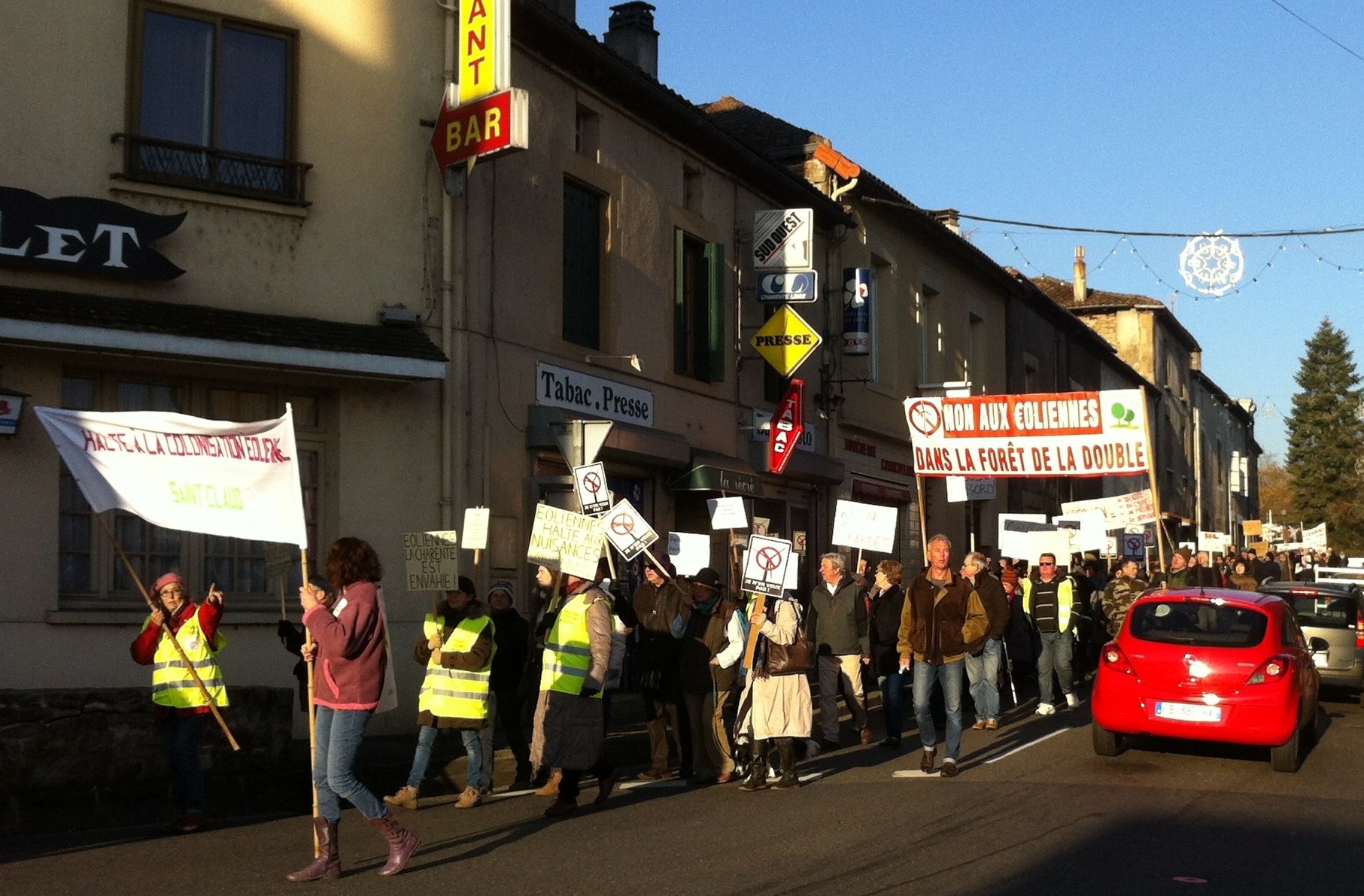 Manifestation contre le grand éolien industriel à Confolens le 10 décembre 2016